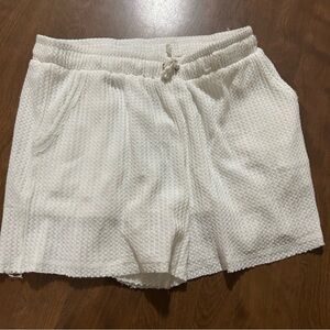 New In shorts L
